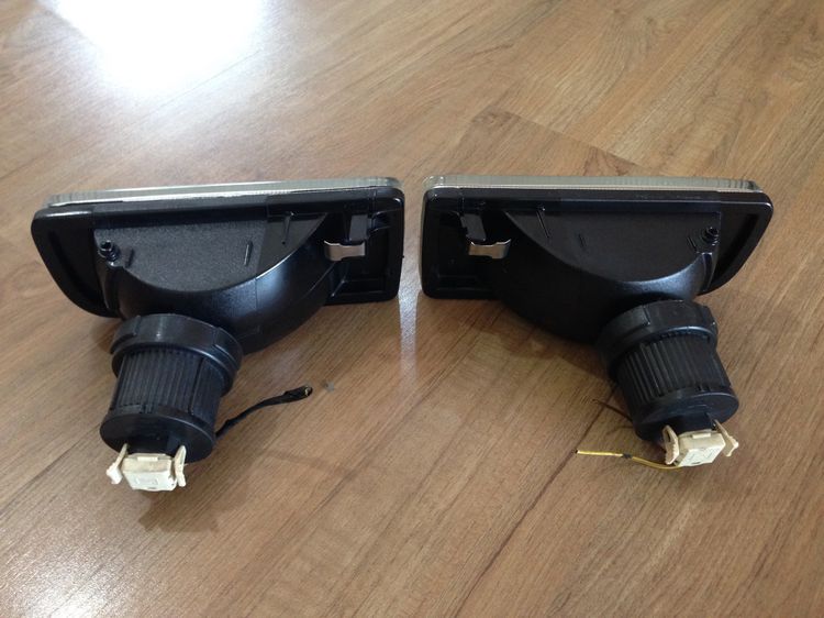 ไฟตัดหมอกกันชนหน้า BMW E36 ปี 92-00 ของแท้ สภาพของใหม่เก่าเก็บ และเศษข้างซ้าย 1 ดวง ยี่ห้อ Hella ผลิต สภาพสวยใส รูปที่ 3