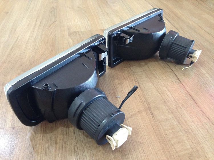 ไฟตัดหมอกกันชนหน้า BMW E36 ปี 92-00 ของแท้ สภาพของใหม่เก่าเก็บ และเศษข้างซ้าย 1 ดวง ยี่ห้อ Hella ผลิต สภาพสวยใส รูปที่ 5