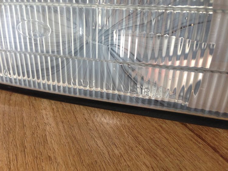 ไฟตัดหมอกกันชนหน้า BMW E36 ปี 92-00 ของแท้ สภาพของใหม่เก่าเก็บ และเศษข้างซ้าย 1 ดวง ยี่ห้อ Hella ผลิต สภาพสวยใส รูปที่ 4