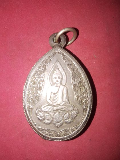 เหรียญหลวงพ่อนุ้ย รุ่นแรก ปี 2479 บล็อคหน้าต่างนิยม วัดม่วง จ.สุราษฎร์ธานี เนื้ออัลปาก้า เหรียญนี้เป็นบล็อกนิยม บล็อกหน้าต่าง รูปที่ 2