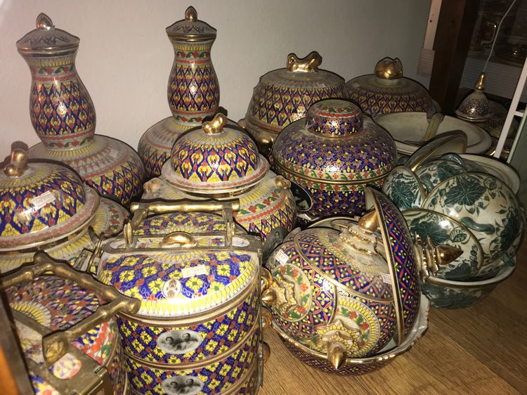 ชุดของเก่าแก่ โบราณ รัชกาลที่๕ เบณจรงค์ กาโอ่งใหญ่ โถพลู ใหญ่มาก๑คู่ สวยงามมาก ถ้าจะดูสินค้าเพิ่มเติมกดไปที่ M2740638 ครับ มีอีกมากครับผม รูปที่ 13