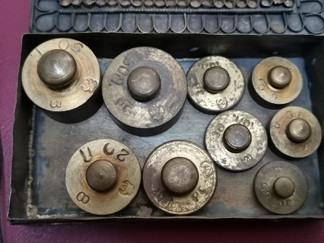 (2730) กล่องตราชั่งทองเหลืองเก่า รูปที่ 8