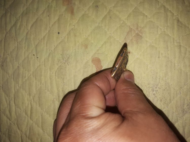 เหรียญจอบ หลวงพ่อไปล่ วัดกำแพง บางขุนเทียน กทม. พิมพ์ทองเหลือ แจกในงานฉลองครบ 60 ปีของหลวงพ่อ ปี 2463 เนื้อทองผสม เนื้อออก 2 สี เนื้อเหี่ยว รูปที่ 8