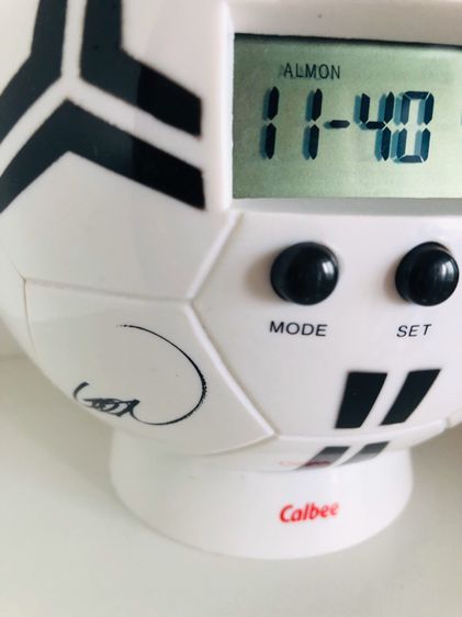นาฬิกา Calbee ลูกฟุตบอล มีลายเซ็นต์ รูปที่ 2