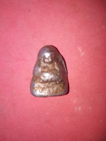 สังกัจจายน์ ดอนอะราง จารมือ หลังฝังพระพิฆเนศ ใต้ฐานจารชื่อ หลวงปู่หมุน ฐิตสีโล ปี 2525 พระสังกัจจายน์ครึ่งซีก ที่หลวงปู่หมุนท่านสร้างพร้อมกั