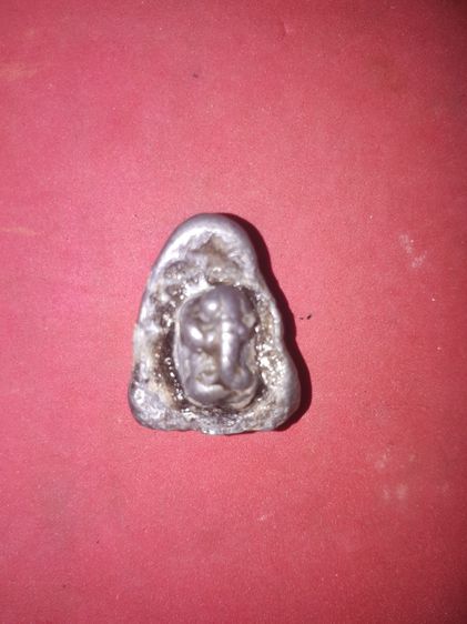 สังกัจจายน์ ดอนอะราง จารมือ หลังฝังพระพิฆเนศ ใต้ฐานจารชื่อ หลวงปู่หมุน ฐิตสีโล ปี 2525 พระสังกัจจายน์ครึ่งซีก ที่หลวงปู่หมุนท่านสร้างพร้อมกั รูปที่ 2