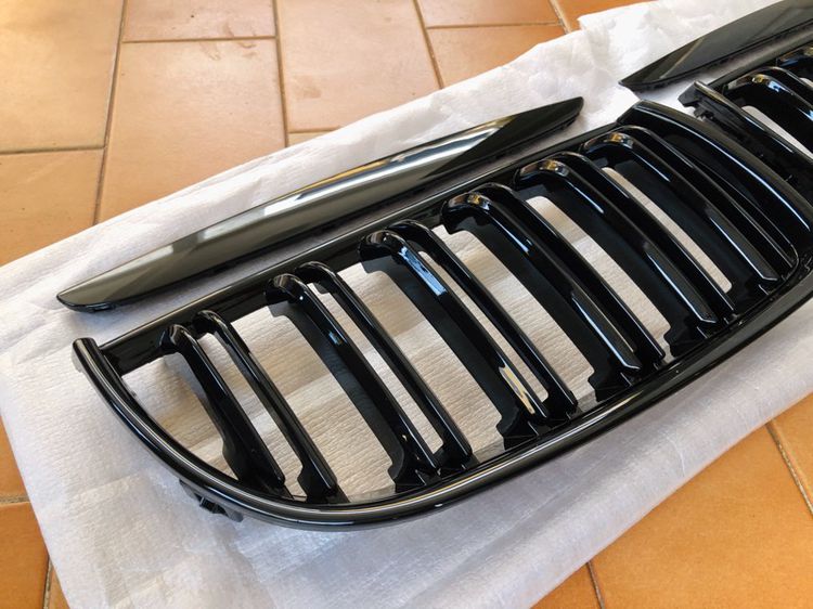 กระจังหน้า BMW M3 E90 ซี่คู่ 318i 320i 330i 320D LCi V Shape รูปที่ 4