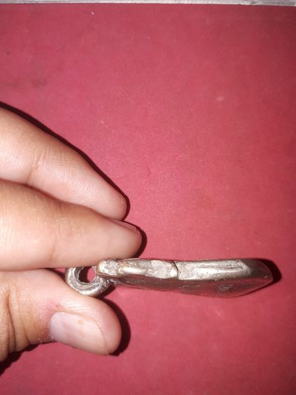 เหรียญเสมา หล่อโบราณ หลวงพ่อไปล่ วัดกำแพง บางขุนเทียน กทม. พิมพ์ใหญ่ แจกกรรมการ หูขวาง ปี2478 เนื้อสำริดแก่เงิน เนื้อออก 2 สี ขนาดค่อนข้างให รูปที่ 9