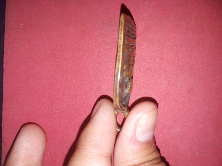 เหรียญจอบ หลวงพ่อไปล่ วัดกำแพง บางขุนเทียน กทม. พิมพ์นิยม ฤ หัวใหญ่ ปี 2478 เนื้อทองผสม เนื้อออก 2 สี เนื้อเหี่ยว ย่น ขนาดใหญ่ สภาพใช้สึก หู รูปที่ 13