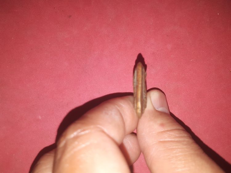 เหรียญหล่อ พระพุทธชินราช พิมพ์เข่าลอย พิมพ์ 2 หน้า หลวงพ่อเงิน วัดดอนยายหอม สภาพสวย เดิม หายากมาก       เหรียญหล่อพระพุทธชินราช พิมพ์เข่าลอย รูปที่ 5