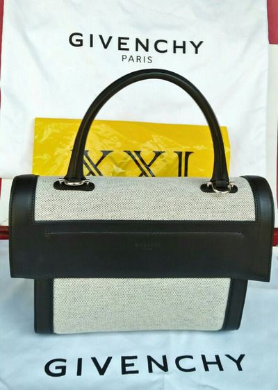 กระเป๋าถือสตรี Givency สีครีมตัดดำ มือสองของแท้ไม่มีสายสะพาย รูปที่ 17
