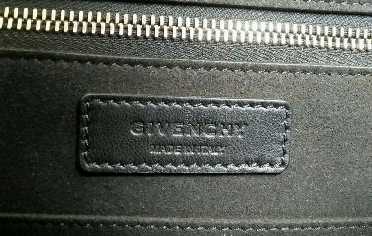 กระเป๋าถือสตรี Givency สีครีมตัดดำ มือสองของแท้ไม่มีสายสะพาย รูปที่ 10