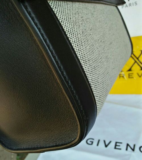 กระเป๋าถือสตรี Givency สีครีมตัดดำ มือสองของแท้ไม่มีสายสะพาย รูปที่ 12