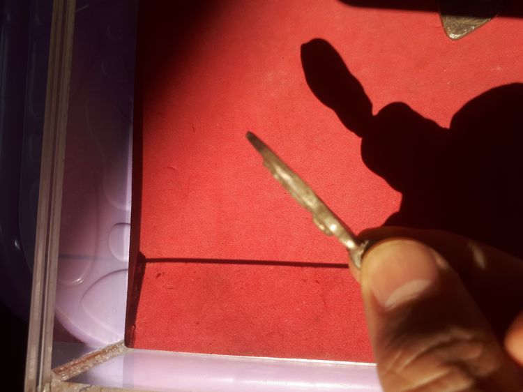 เหรียญเสมา หล่อโบราณ ลพ.ไปล่ วัดกำแพง บางขุนเทียน กทม. พิมพ์ใหญ่ หูขวาง ปี2478 เนื้อโลหะผสม สีจืด ขนาดค่อนข้างใหญ่ สวยงาม คมชัด สภาพสวย เก่า รูปที่ 9