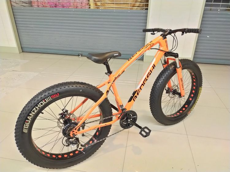 จักรยาน ล้อโต ทรงจาร์กัว 24 สปีด  วงล้อ 26x4.0  โครงสร้างเหล็ก แข็งแรง เกียร์ Shimano 24 สปีด ดิสก์เบรคหน้าหลัง มีโช๊คหน้า  ขอบล้อเจาะรู ยี่ รูปที่ 2