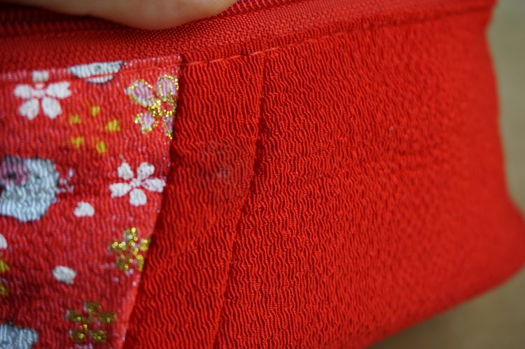 กระเป๋าซิบใส่ของจุ๊กจิ๊ก Hello Kitty แท้ สีแดงสด ของใหม่เก่าเก็บ เปื้อนนิดหน่อย สินค้าจากญี่ปุ่น รูปที่ 6