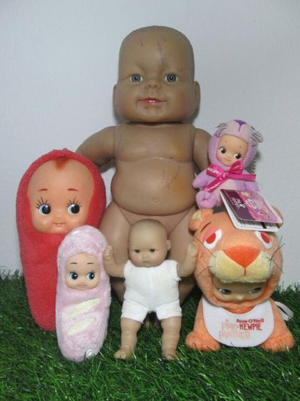 FOUR KEWPIE AND TWO BABIES DOLLS COLLECTION 
 รูปที่ 9