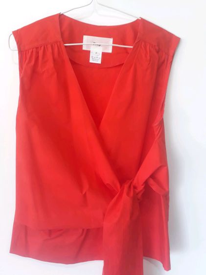 ส่งต่อเสื้อเกาหลีแขนกุดสีแดง ป้ายหน้า ผูกโบว์ข้าง รูปที่ 3