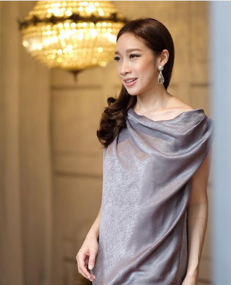 ส่งต่อเสื้อแบรนด์ YADA คอถ่วงสีซิลเวอร์ รูปที่ 3