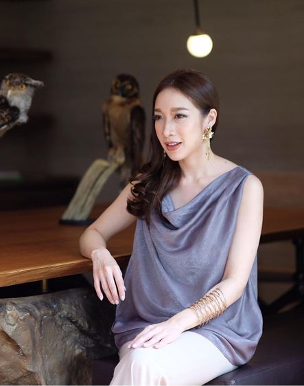 ส่งต่อเสื้อแบรนด์ YADA คอถ่วงสีซิลเวอร์ รูปที่ 2