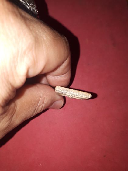 พระสมเด็จ วัดระฆัง พิมพ์ใหญ่ เนื้อผงพุทธคุณ พิมพ์สวยคม หลังเรียบ ผิวเป็นธรรมชาติ ขอบไม่คม เนื้อผงละเอียด จัด แตกลายงา มวลสารครบถ้วน อย่างสวย รูปที่ 5