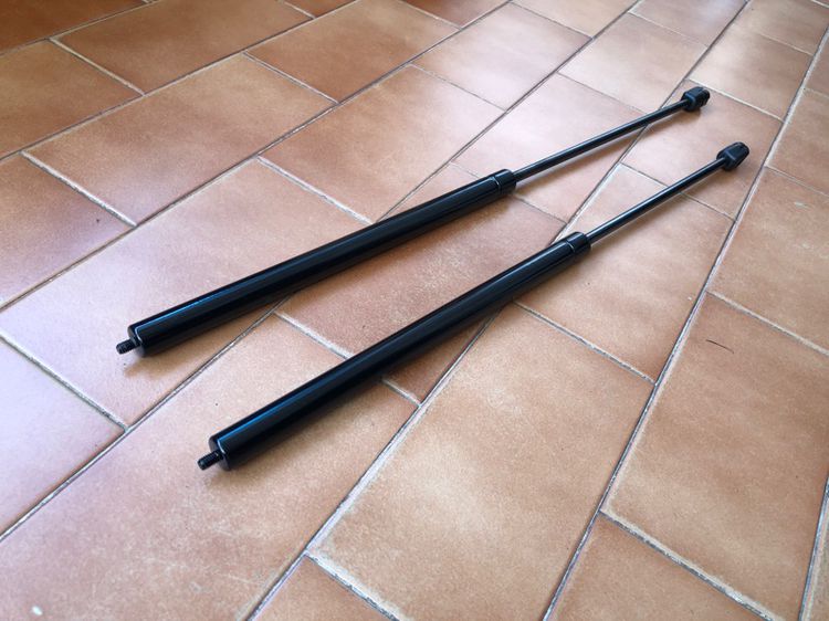 โช๊คฝากระโปรง หน้า Benz W203 W209 C180 C200 C220 CDi C230 CLK200 CLK230 รูปที่ 2