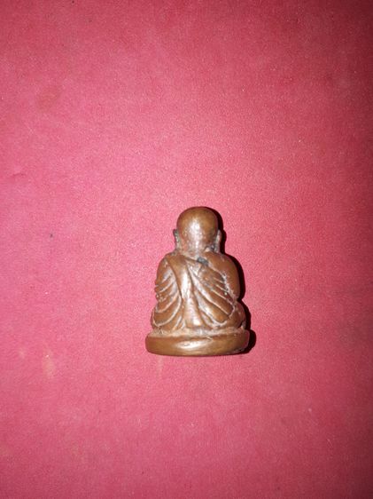 รูปหล่อ หลวงพ่อเงิน วัดบางคลาน รุ่นแรก พิมพ์นิยม ปี244x กว่า เนื้อทองผสม เนื้อเหยี่ยว ย่น พรุน ผิวสีออกสีแดง พิมพ์ไม่ค่อยสวย ตำหนืครบ เก่า เ รูปที่ 2