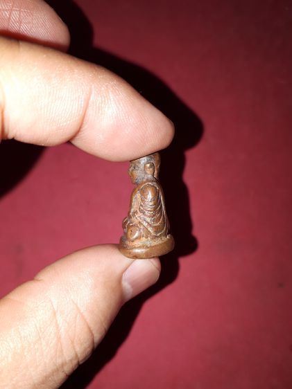 รูปหล่อ หลวงพ่อเงิน วัดบางคลาน รุ่นแรก พิมพ์นิยม ปี244x กว่า เนื้อทองผสม เนื้อเหยี่ยว ย่น พรุน ผิวสีออกสีแดง พิมพ์ไม่ค่อยสวย ตำหนืครบ เก่า เ รูปที่ 3