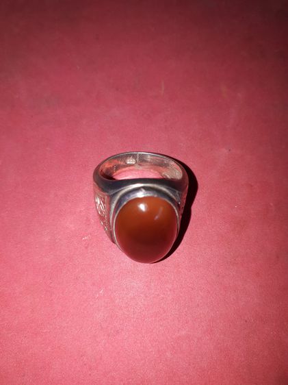 แหวนเงิน หินหยกน้ำผึ้ง มีตาเป็นเม็ดกลมสีขาว เก่า แท้ แปลก หายากสุดๆ     แหวนเงิน เป็นของเก่าโบราณ ตัวแหวนและเงินหนา แกะลายอย่างสวย สมบูรณ์ แ รูปที่ 2