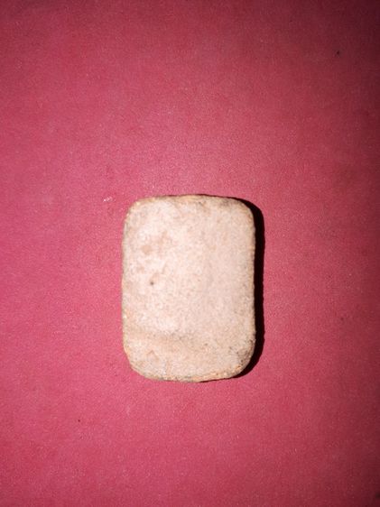 ลพ.ปาน วัดบางนมโค พิมพ์ขี่ไก่หางพวง ผงเต็ม หลังเรียบ ตำหนิครบ เนื้อดิน จัด แห้ง นวลตา ไม่แข็งกระด้าง ผิวเดิมๆ เก่าตามธรรมชาติ เป็นพระเก่าเก็ รูปที่ 2