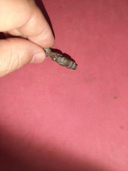 เหรียญหล่อ ใบเสมาหูขวาง 2 หน้า อย่างสวย เนื้อโลหะ ผิวมันแห้ง เดิมๆ เป็นธรรมชาติ ความเก่าเดิมสวยๆ พระองค์นี้ พิมพ์ทรงคมชัด ดูง่าย สภาพสวย สมบ รูปที่ 4