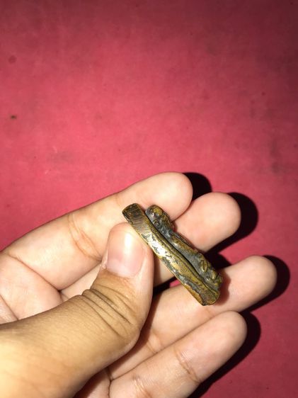 หลวงพ่อทวด วัดช้างให้ หลังเตารีด พิมพ์ใหญ่ ปี 2505 เนื้อทองผสม เนื้อเหลือง หล่อที่วัด มีน้อย สวยๆ คมๆ มีคราบดินเบ้า สร้างน้อย เก่า สภาพใช้ เ รูปที่ 4