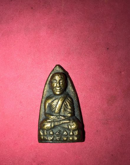 หลวงปู่ทวด เตารีดใหญ่ พิมพ์บี หัวแหลม บัวเขาควาย ปี 2505 วัดช้างให้ จ.ปัตตานี เนื้อทองผสม ผิวมะระ เดิมๆ แห้ง เหี่ยว ย่นทั้งองค์ หลังอย่างสวย รูปที่ 7