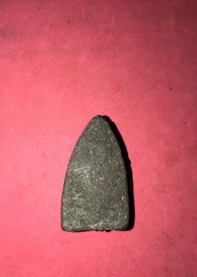 พระหลวงปู่ทวด เนื้อว่าน อาจารย์นอง วัดทรายขาว ฝังตะกรุดนารายณ์แปลงรูปหนึ่งดอกที่ขอบล่าง เป็นตำหรับที่สาบสูญไปพร้อมกับท่านเลย ผิวเดิมๆ แห้งเห รูปที่ 8