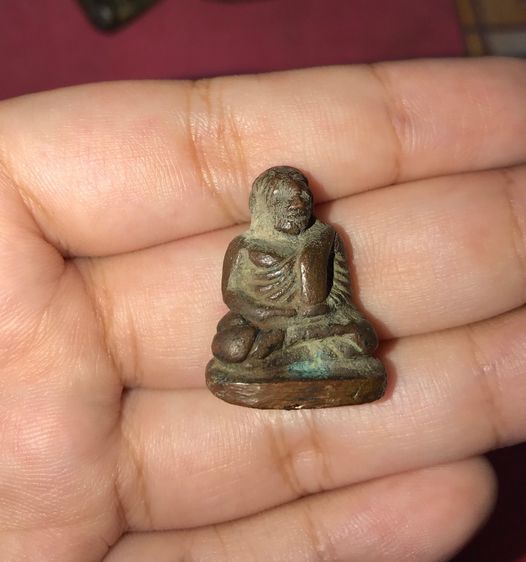 รูปหล่อ หลวงพ่อเงิน วัดบางคลาน พิมพ์นิยม ฐานบาง ปี245x กว่า เนื้อทองผสม เนื้อเหยี่ยว ย่น คมชัด เก่าได้อายุ เดิมๆ เป็นธรรมชาติ สภาพสวยงาม แท้ รูปที่ 6