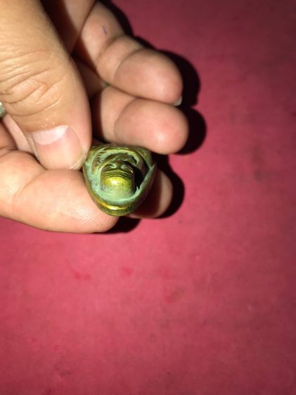 หลวงปู่ทวด เตารีดหลังตัวหนังสือ พิมพ์ใหญ่ บล็อกตัว ท. เนื้อโลหะ วัดช้างให้ พ.ศ.2505 พิมพ์ถูก คมชัด เนื้อเข้มจัด เนื้อแกร่ง แห้งสนิท ผิวเดิมม รูปที่ 4