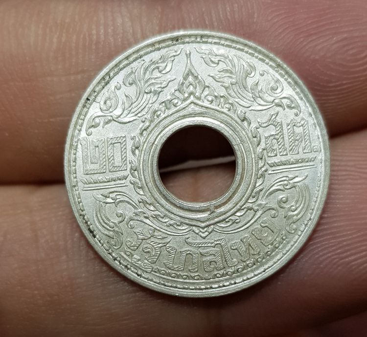 เหรียญ 20 สตางค์ ลายกนกแข้งสิงห์ รัชกาลที่ 8 พ.ศ 2485 เนื้อเงิน สภาพสวยวิ้งๆงามตายิ่งนัก ตัวติดอันดับหนึ่งของเหรียญ รูปที่ 6
