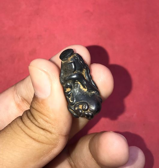 พระปิดตา หล่อโบราณ แร่บางไผ่ รุ่น2 วัดสามง่าม จ.นนทบุรี เนื้อแร่บางไผ่แท้ๆ เนื้อมีสนิมให้ศึกษา พระสภาพสวยมาก มีคราบเบ้าเดิมๆ มีเอกลักษณ์เป็น รูปที่ 7