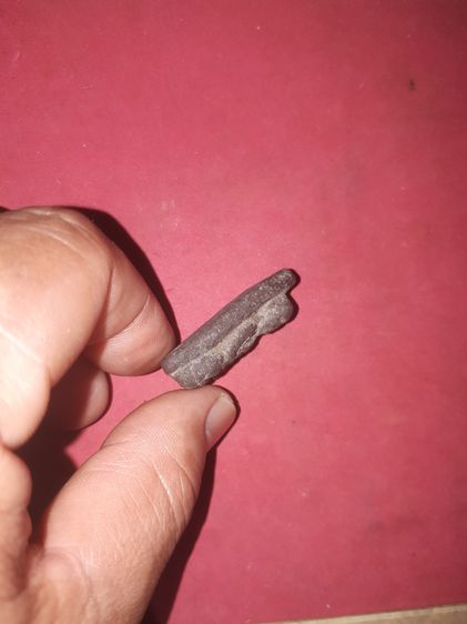 พระหลวงปู่ทวด เนื้อว่าน อาจารย์นอง วัดทรายขาว ฝังตะกรุดนารายณ์แปลงรูปหนึ่งดอกที่ขอบล่าง เป็นตำหรับที่สาบสูญไปพร้อมกับท่านเลย ผิวเดิมๆ แห้งเห รูปที่ 14