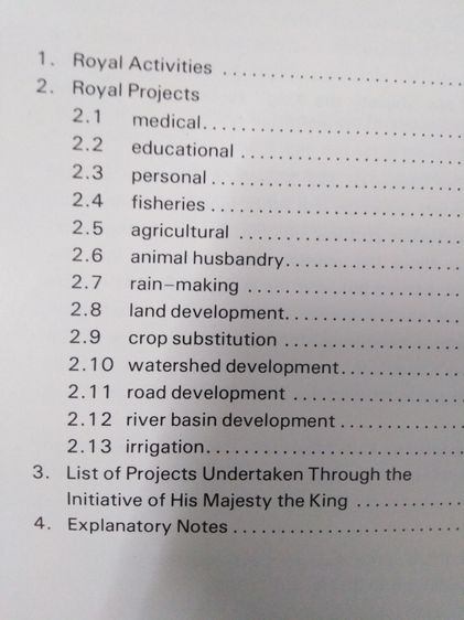 หนังสือ Illustrated Handbook of Projects Undertaken Through Royal Initiative (รวมภาพพระราชกรณียกิจของ ร.9) ปกแข็ง ภาษาอังกฤษ รูปที่ 3