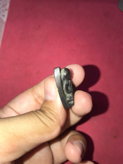 หลวงปู่ทวด หลังเตารีด พิมพ์เล็ก หน้าแหงนหัวขีด นิยมสุด เนื้อนวะ ปี ๒๕๐๕ ผิวเดิม แห้ง เหี่ยวย่น รอยตะไบหยาบ เป็นแบบธรรมชาติ มีคราบขี้เบ้า มีค รูปที่ 6