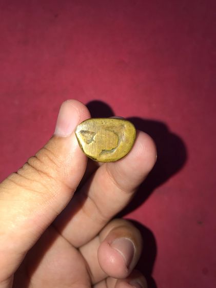 รูปเหมือน หล่อโบราณ หลวงพ่อเงิน วัดบางคลาน พิมพ์นิยม องค์เล็ก น้ำหนัก 1 บาท เนื้อทองผสม ผิวสองสี ออกสีเหลืองอมสีแดง ผิวแห้ง รอยตัดเดือยใหญ่ รูปที่ 5