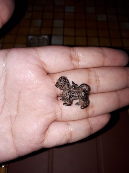 สิงห์นำโชค หลวงปู่แย้ม รุ่นนิมิตสิทธิโชคเศรษฐี วัดตะเคียน จ.นนทบุรี สร้างปี 2541 ขนาดประมาณ 1 นิ้ว เนื้อทองแดง ขนาดห้อยคอ พิมพ์ทรงสวยงาม  รูปที่ 8