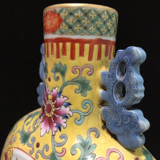 แจกันจีน ทรงกลม handmade ลายดอกไม้ นักรบ ราชวงศ์จีน สีเหลือง เก่า โบราณ หายาก ศต. ที่ 19 สูง 13.8 นิ้ว  รูปที่ 15