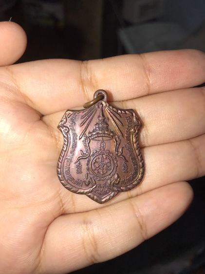 เหรียญอาร์ม พระตำหนักกรมหลวงชุมพร ปากน้ำประแสร์ เนื้อทองแดง ปี 2518 พิมพ์คมชัด รูปทรงสวยงาม ผิวปรอท เก่า แท้ สภาพสวยสมบูรณ์ หายาก ลป.ทิม วัด รูปที่ 5