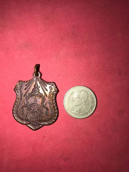 เหรียญอาร์ม พระตำหนักกรมหลวงชุมพร ปากน้ำประแสร์ เนื้อทองแดง ปี 2518 พิมพ์คมชัด รูปทรงสวยงาม ผิวปรอท เก่า แท้ สภาพสวยสมบูรณ์ หายาก ลป.ทิม วัด รูปที่ 7