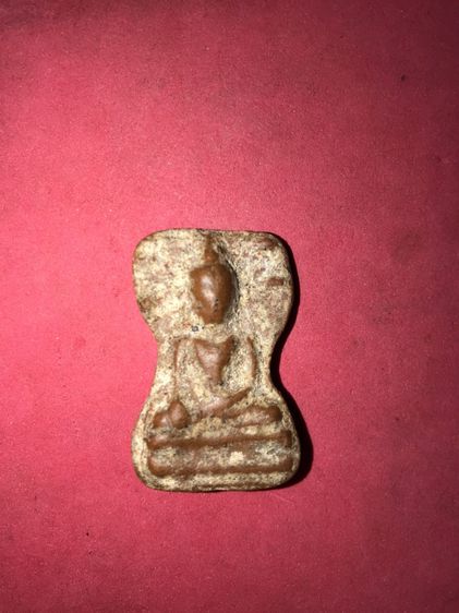 พระมเหศวร 2 หน้า ขนาดประมาณ 2.3 คูณ 3.5 ซ.ม เนื้อดินเก่า ผิวมันปู ผิวมันๆเก่า เนื้อจัดเข้มขลัง รูปทรงคมชัด มีคราบกรุ เอกลักษณ์ในตัวเอง Class รูปที่ 2