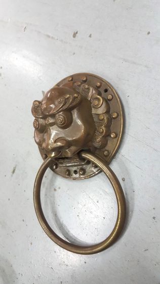มือจับ ประตู หัวสิงจีน หน้าโหนก คู่กลาง ทองเหลือง  รูปที่ 3
