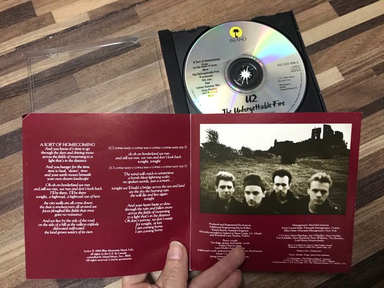 CD ซีดีเพลงสากล แผ่นนอก U2 The Unforgettable Fire ปกสวย แผ่นสวย หายาก น่าสะสม รูปที่ 5