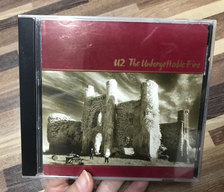 CD ซีดีเพลงสากล แผ่นนอก U2 The Unforgettable Fire ปกสวย แผ่นสวย หายาก น่าสะสม รูปที่ 1